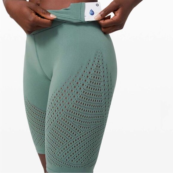 Lululemon Reveal HR Short in Digital Rain Size 10 - Picture 2 of 10